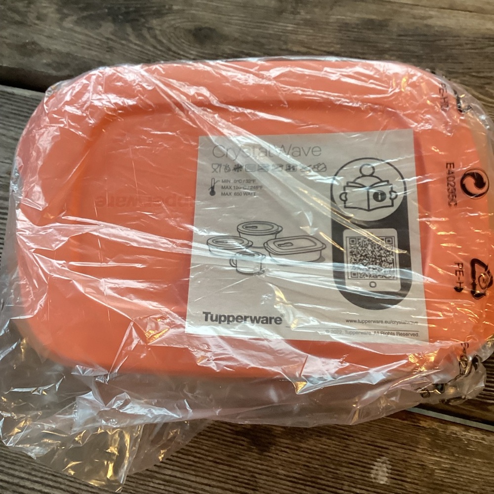 Tupperware CrystalWave Plus Rectangular Container in Orange - Picture 2 of 3